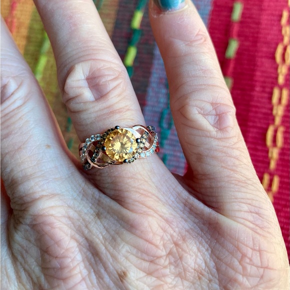 ❤️Gorgeous Rose Gold Tone Fashion CZ ring - Picture 3 of 10